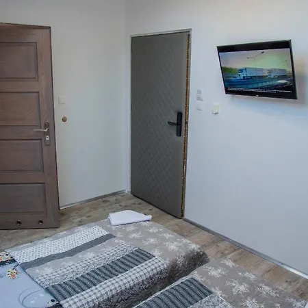 Nafali ホームステイ レバ