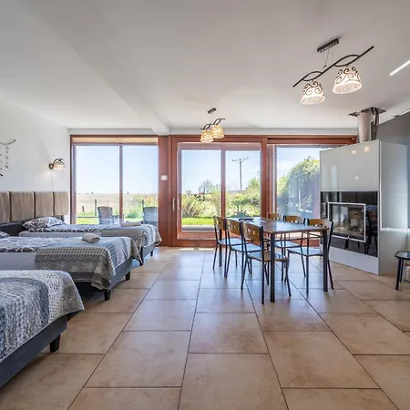 ホームステイ Nafali レバ