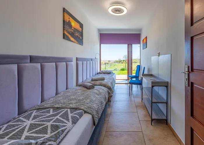 Nafali Проживание в семье