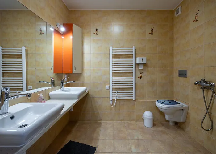 Nafali Проживание в семье Рева